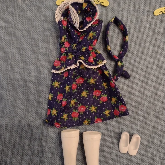 Mattel Doll Outfit Set with Dark Floral Dress, Hot Pink Dress & Accessories - Picture 3 of 5